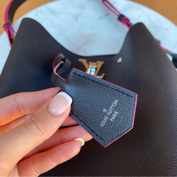 SOLD Louis Vuitton Lockme Calfskin Bucket Bag - Picture 7 of 16